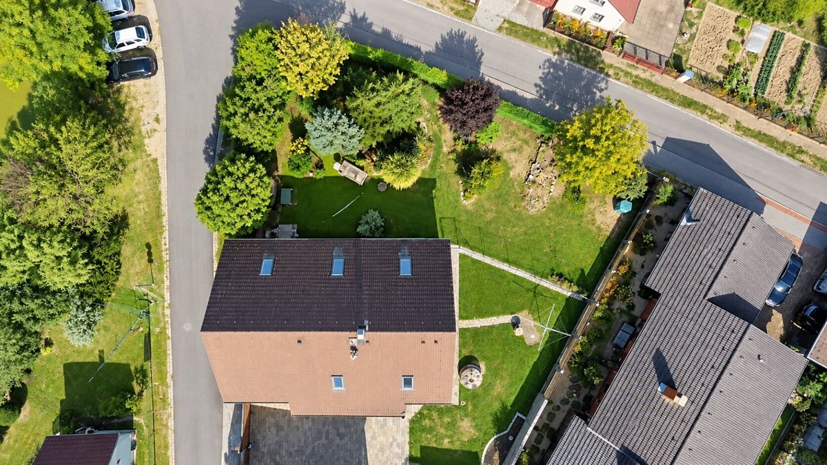 Prodej rodinného domu 260 m², pozemek 1386 m² – fotografie 2