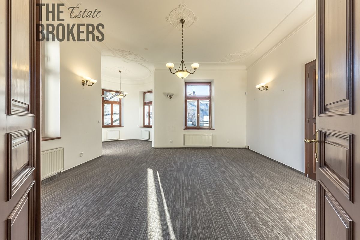Pronájem kanceláře 230 m² – fotografie 2