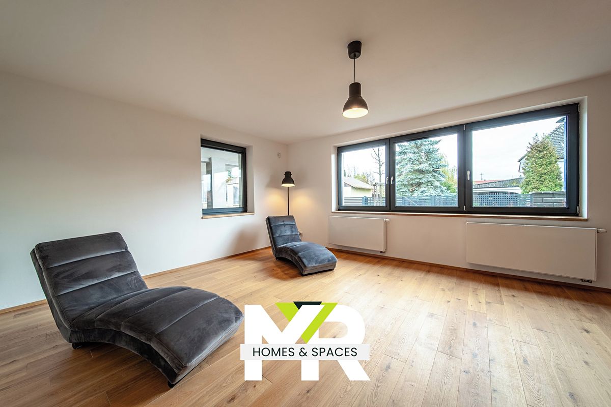 Prodej rodinného domu 257 m², pozemek 855 m² – fotografie 3
