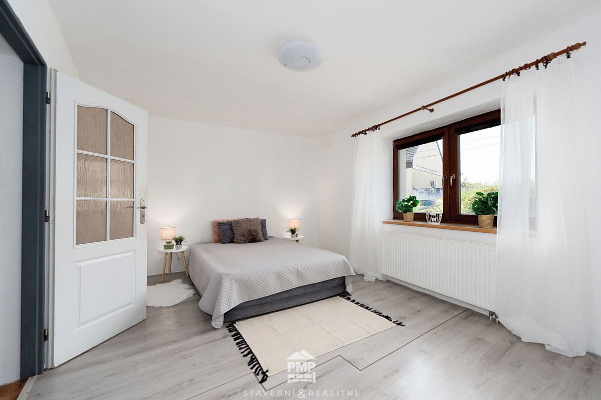 Prodej rodinného domu 238 m², pozemek 1218 m² – fotografie 2