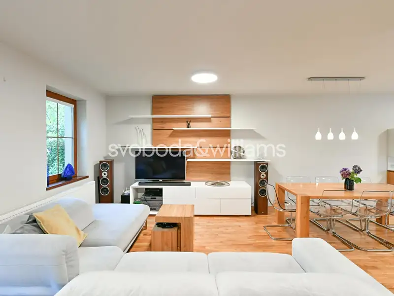Pronájem bytu 5+kk 156 m², Praha – náhled fotky 2