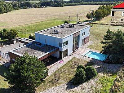 Prodej rodinného domu 325 m², pozemek 2869 m²
