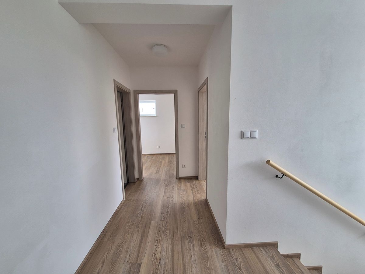 Pronájem bytu 4+kk 94 m² – fotografie 4