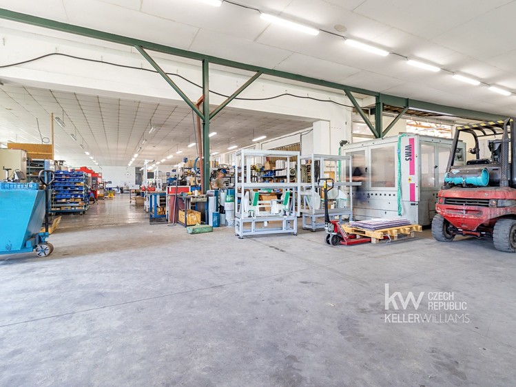 Комерційне приміщення в оренду, 1 700 м² (32 з 69)