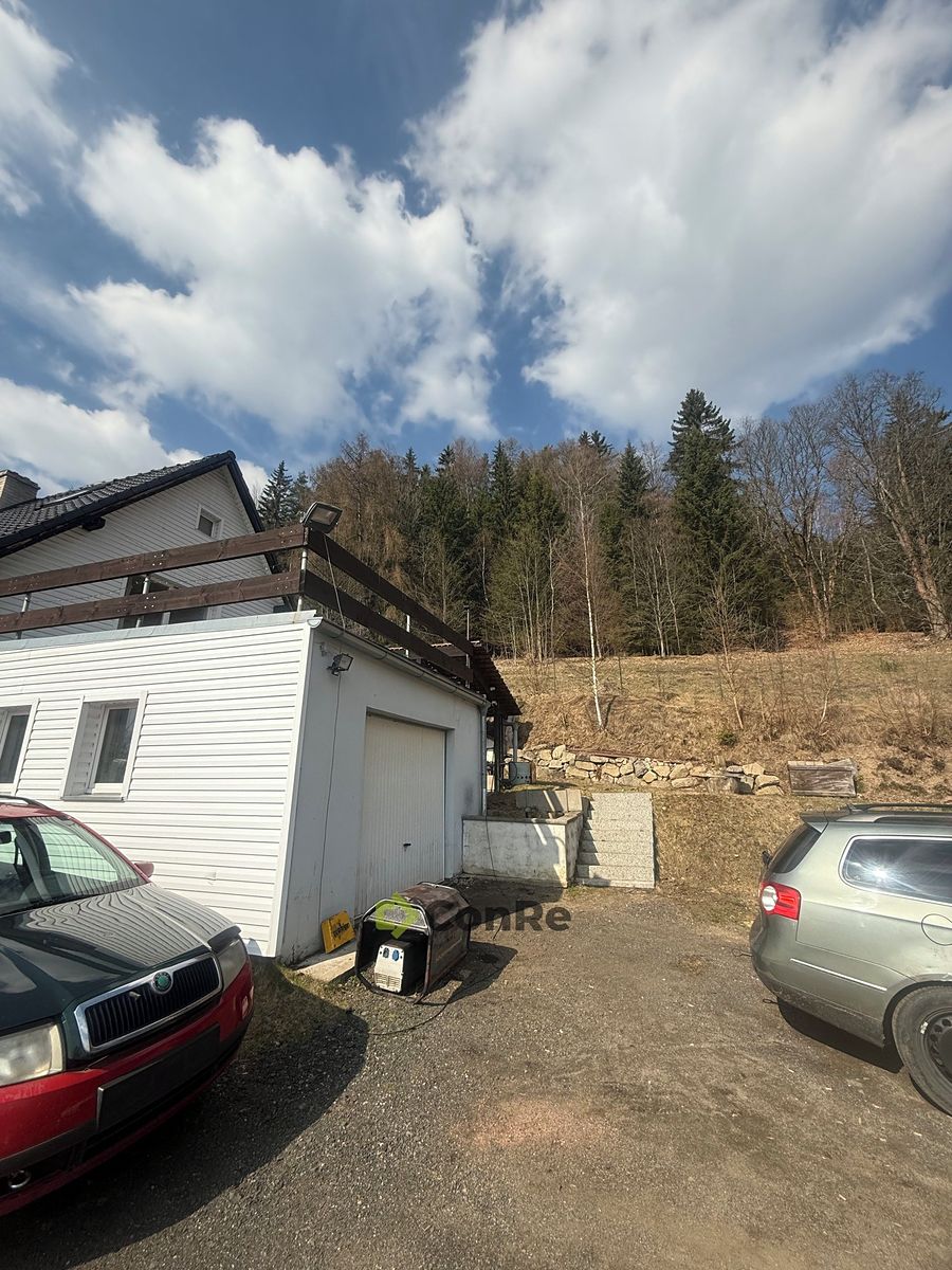 Prodej rodinného domu 210 m², pozemek 1622 m² – fotografie 3