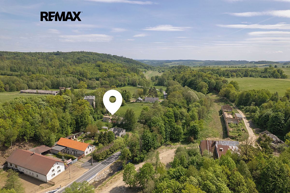 Prodej stavebního pozemku 988 m² – fotografie 3