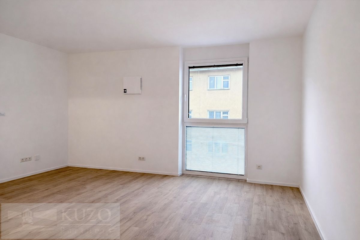 Pronájem bytu 1+kk 34 m² – fotografie 2