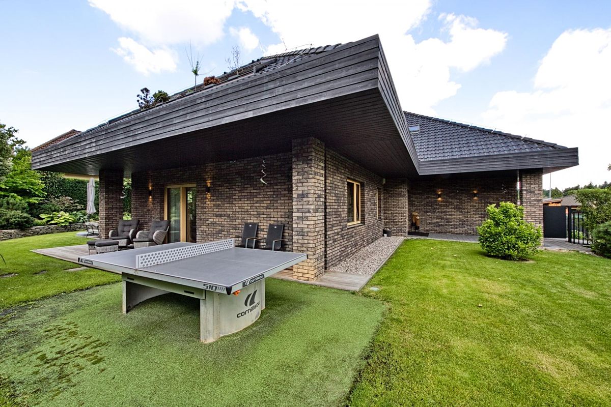 Prodej rodinného domu 293 m², pozemek 805 m² – fotografie 2