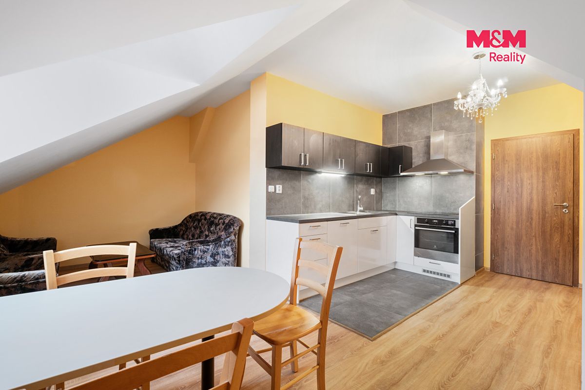 Prodej rodinného domu 360 m², pozemek 333 m² – fotografie 5