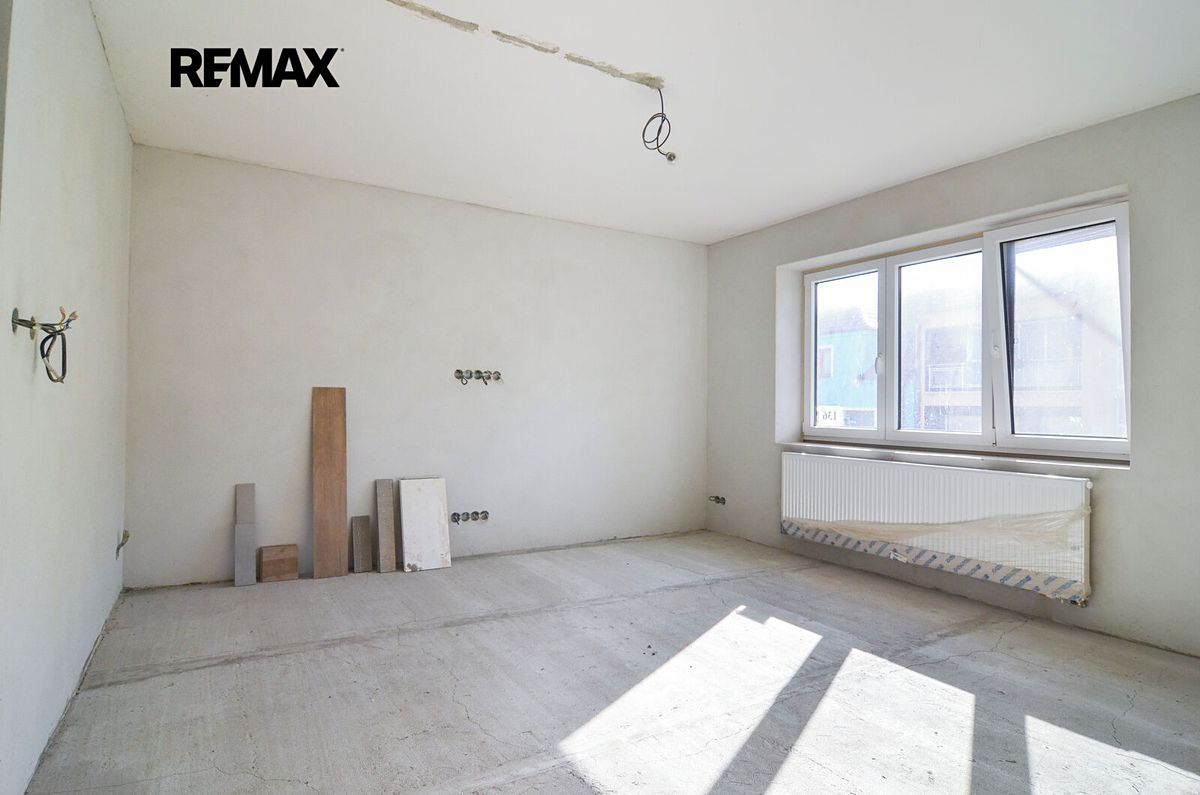 Prodej rodinného domu 240 m², pozemek 425 m² – fotografie 3