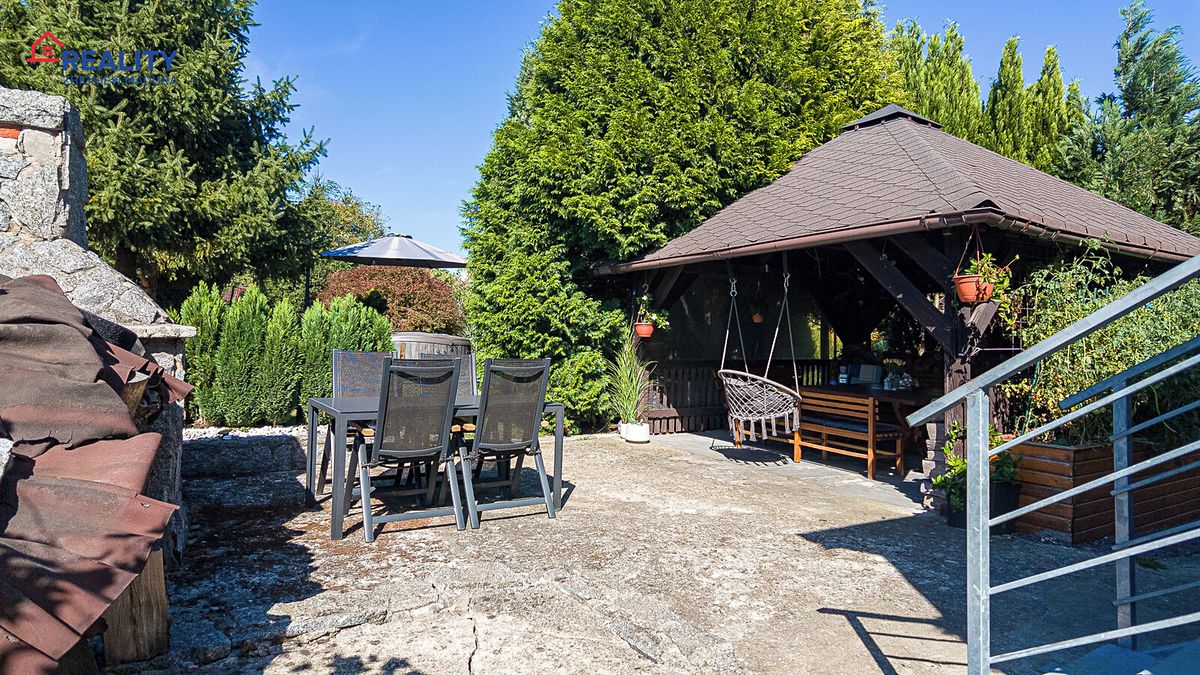 Prodej rodinného domu 290 m², pozemek 1830 m² – fotografie 3