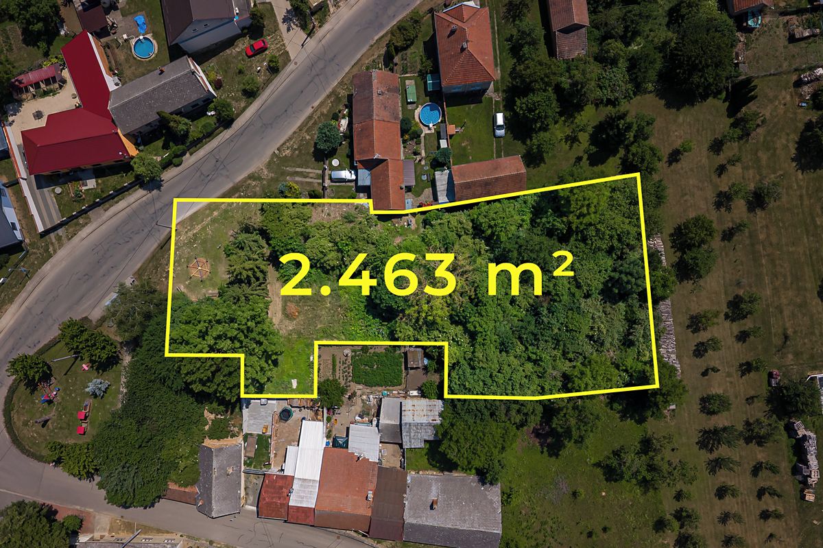 Prodej stavebního pozemku 2463 m²