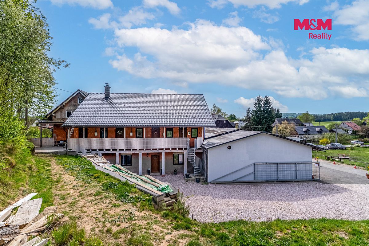 Prodej rodinného domu 1190 m², pozemek 4299 m² – fotografie 3