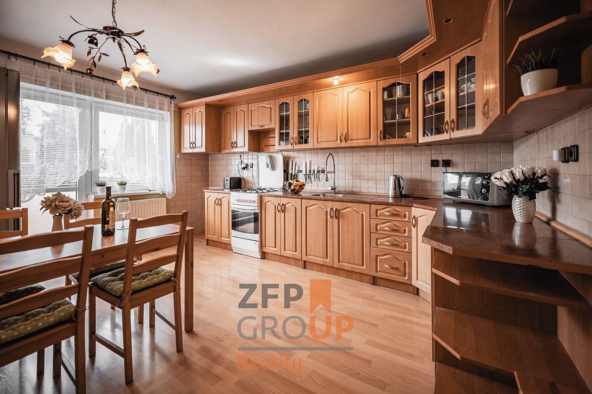 Prodej rodinného domu 190 m², pozemek 177 m² – fotografie 2