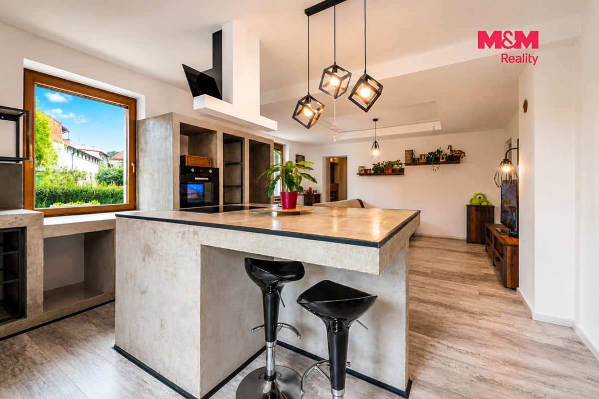 Prodej rodinného domu 260 m², pozemek 1024 m² – fotografie 4