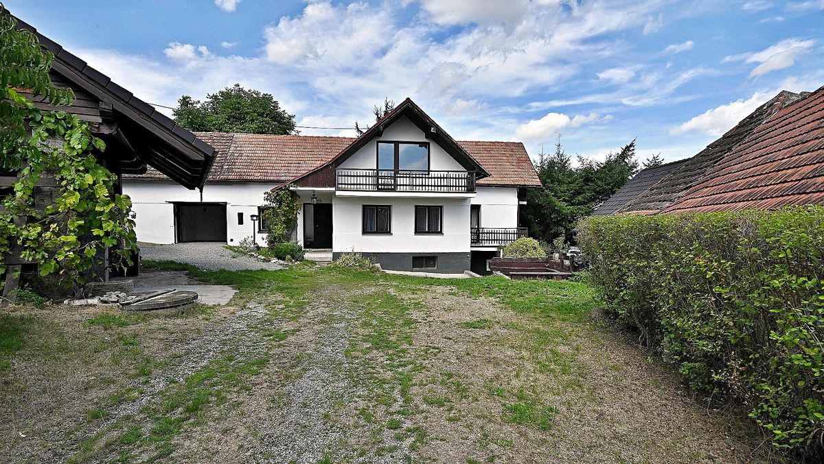 Prodej rodinného domu 250 m², pozemek 885 m² – fotografie 4