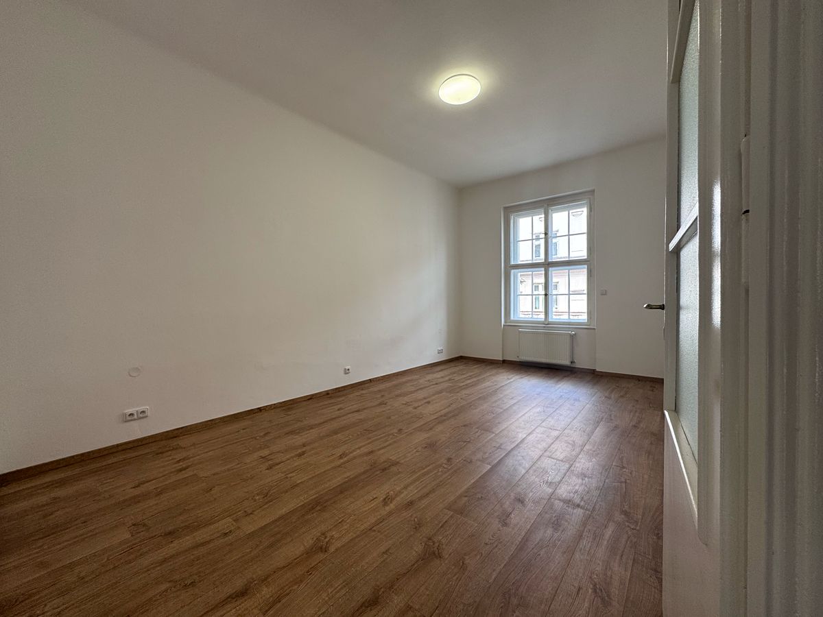Pronájem bytu 2+1 82 m² – fotografie 3