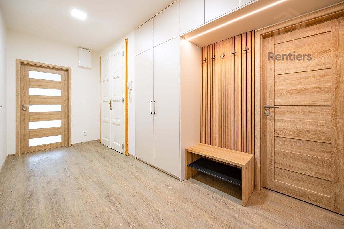 Pronájem bytu 4+kk 120 m² – fotografie 2