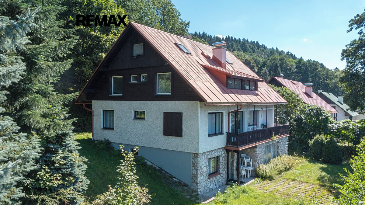 Prodej rodinného domu 393 m², pozemek 1302 m² – fotografie 2