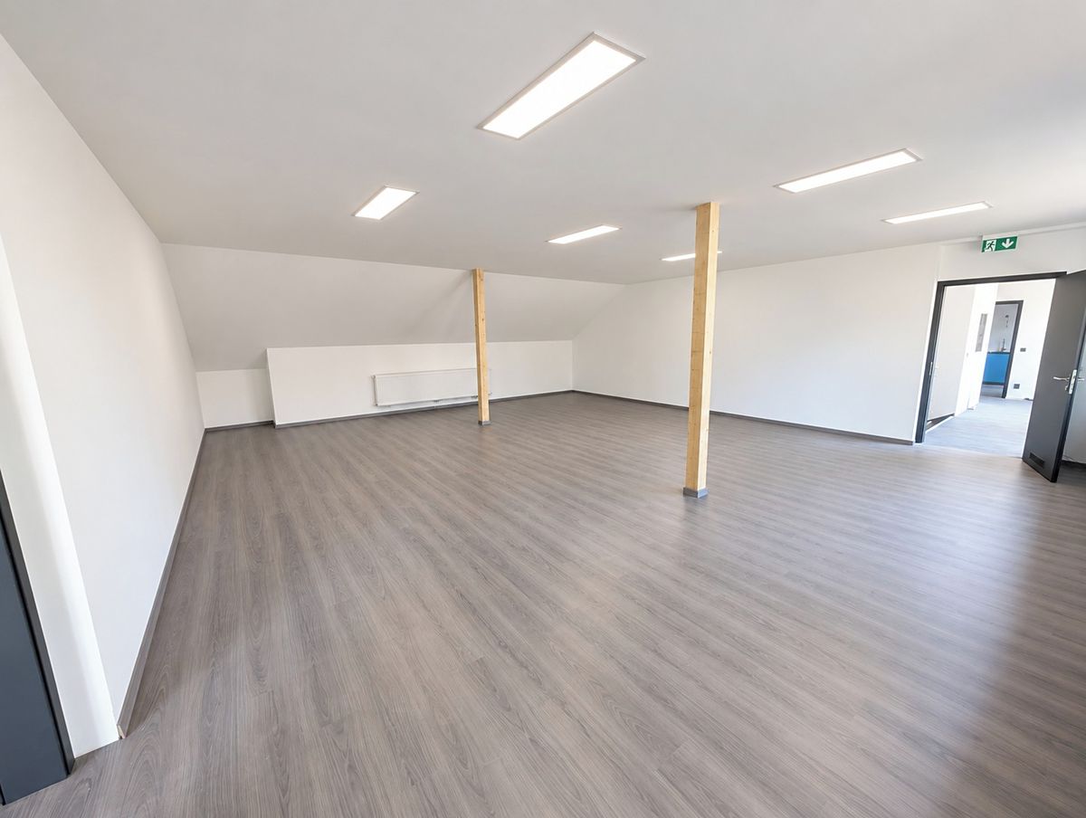 Pronájem kanceláře 323 m² – fotografie 2