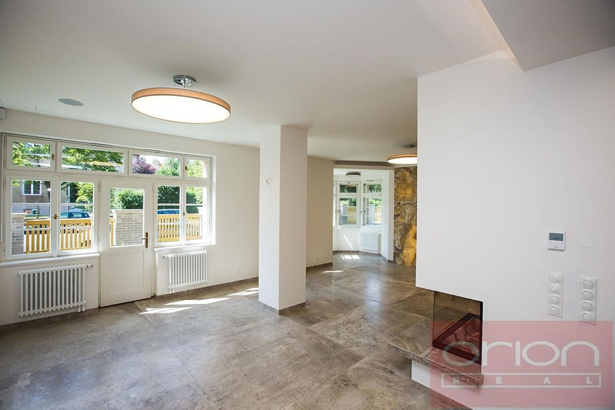 Pronájem rodinného domu 250 m², pozemek 351 m² – fotografie 2