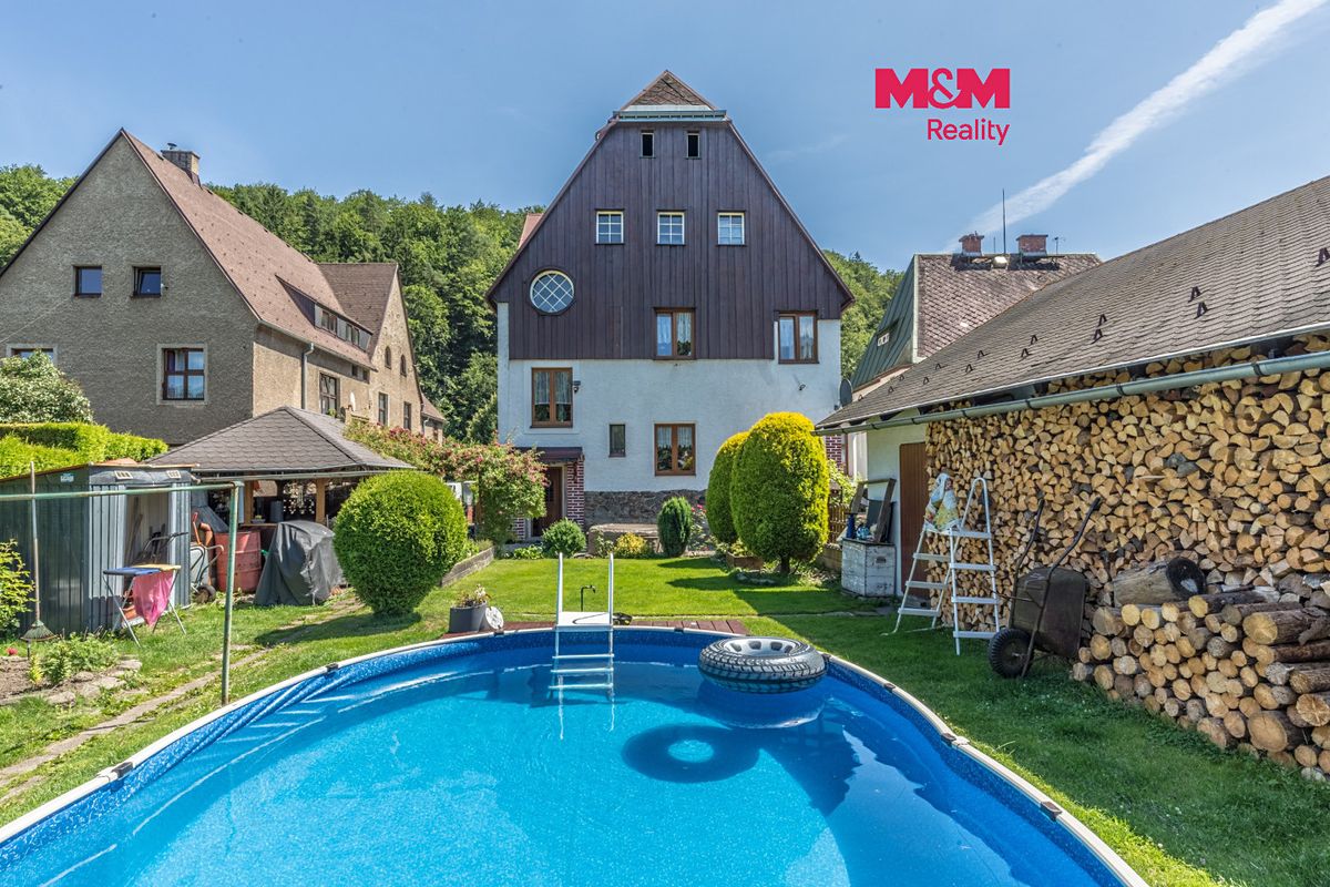 Prodej rodinného domu 230 m², pozemek 875 m²