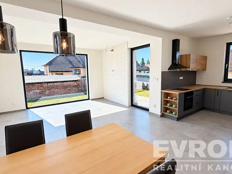 Pronájem rodinného domu 165 m², pozemek 521 m², Vrchlabí – náhled fotky 2