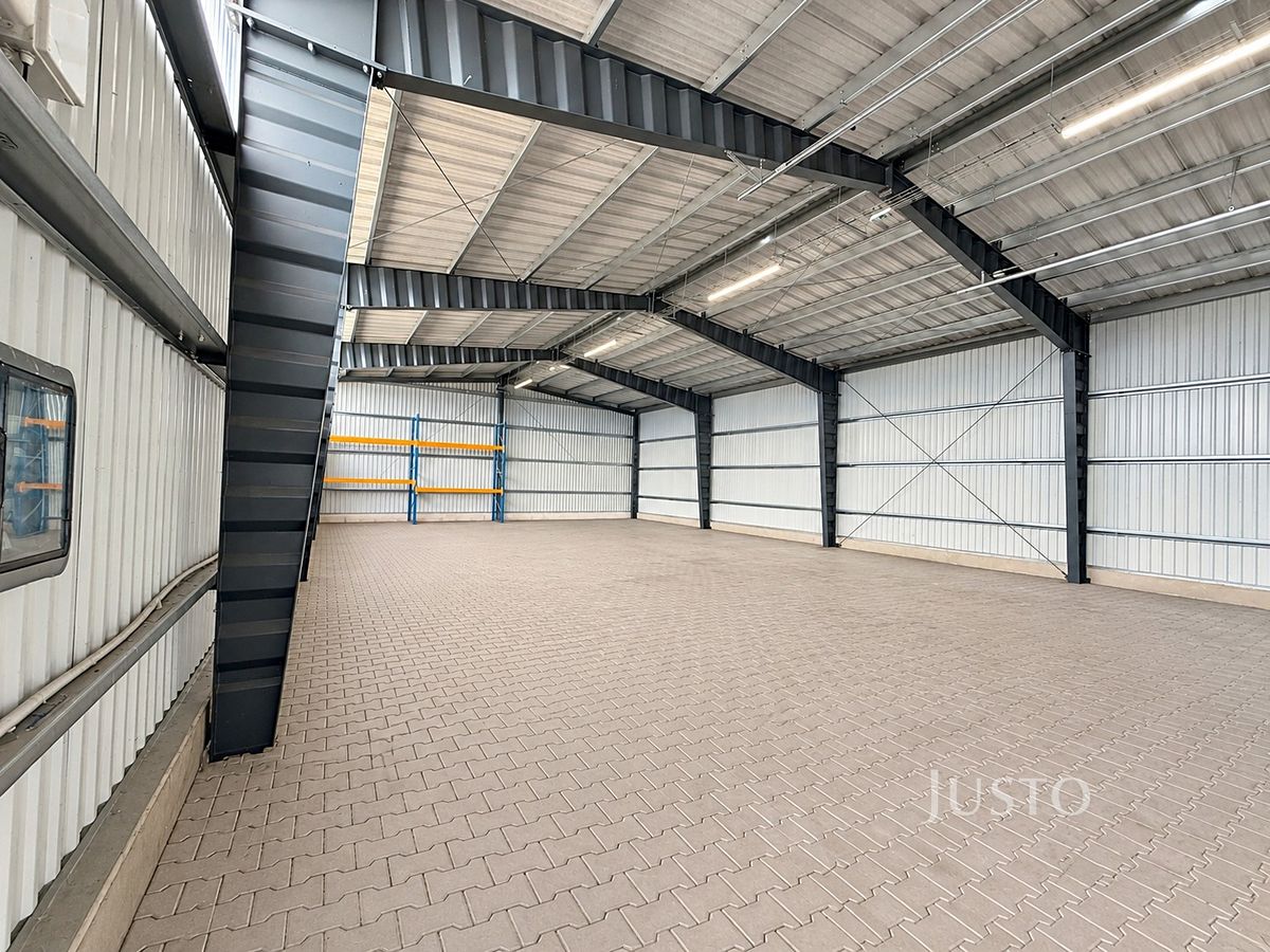 Pronájem skladového prostoru 250 m² – fotografie 3
