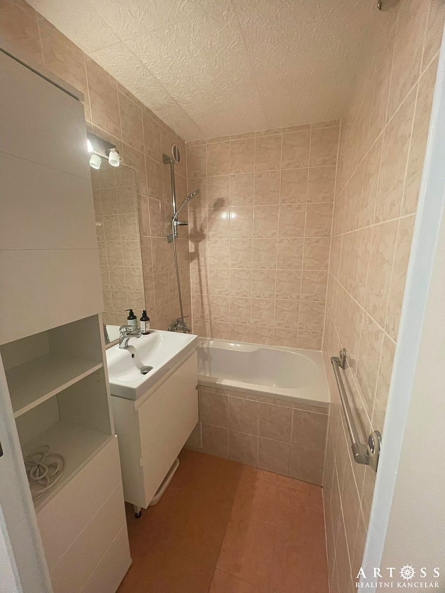 Pronájem bytu 2+kk 40 m² – fotografie 3