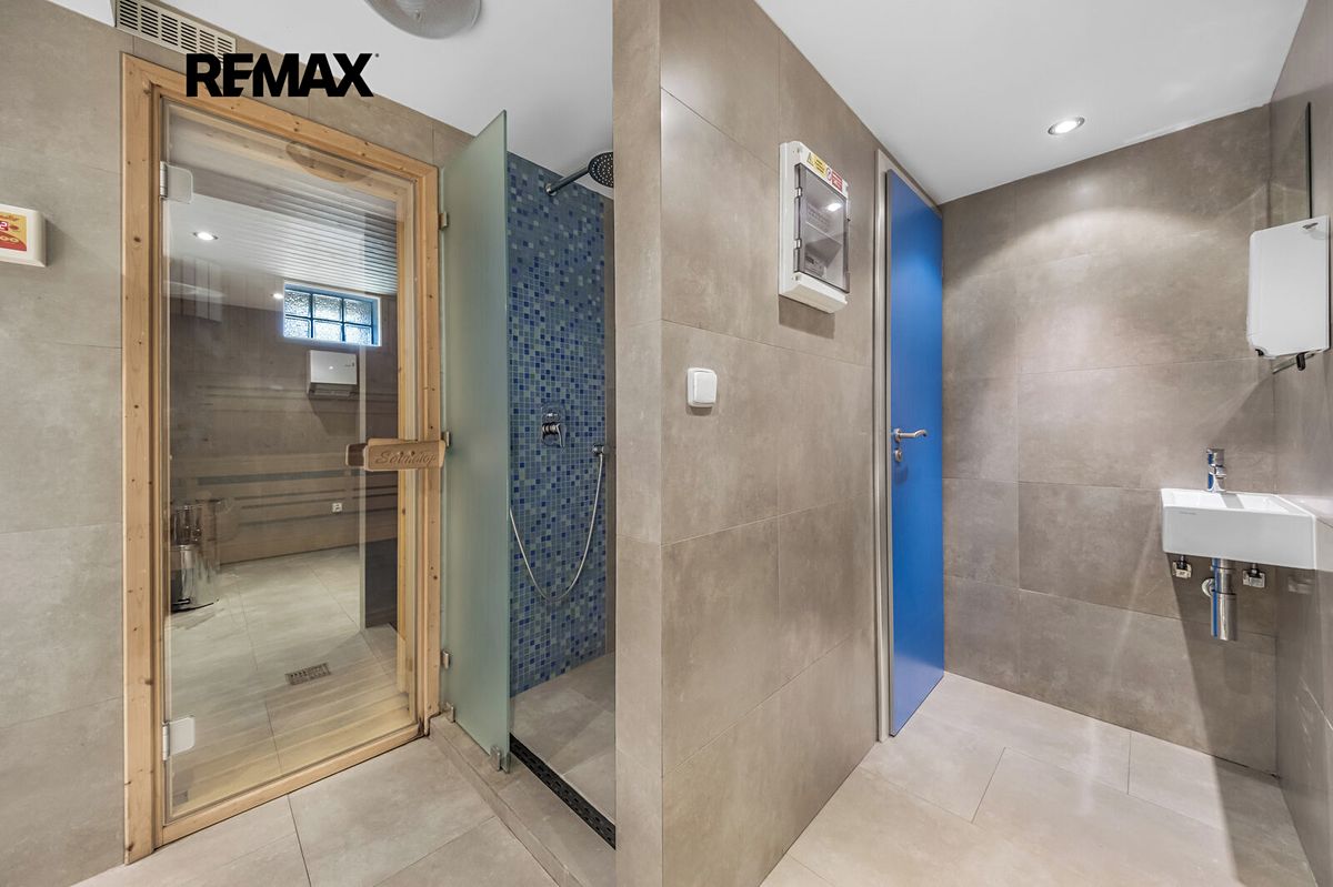 Prodej rodinného domu 398 m², pozemek 665 m² – fotografie 3