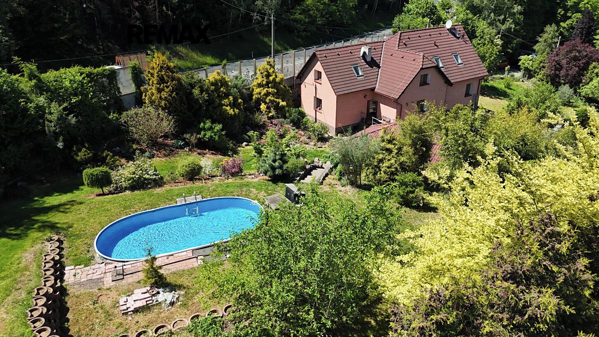 Prodej rodinného domu 213 m², pozemek 1886 m²