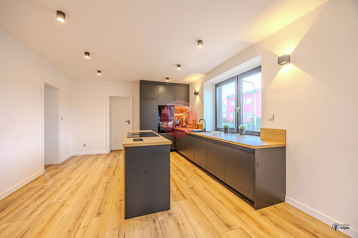 Pronájem rodinného domu 194 m², pozemek 1000 m² – fotografie 5