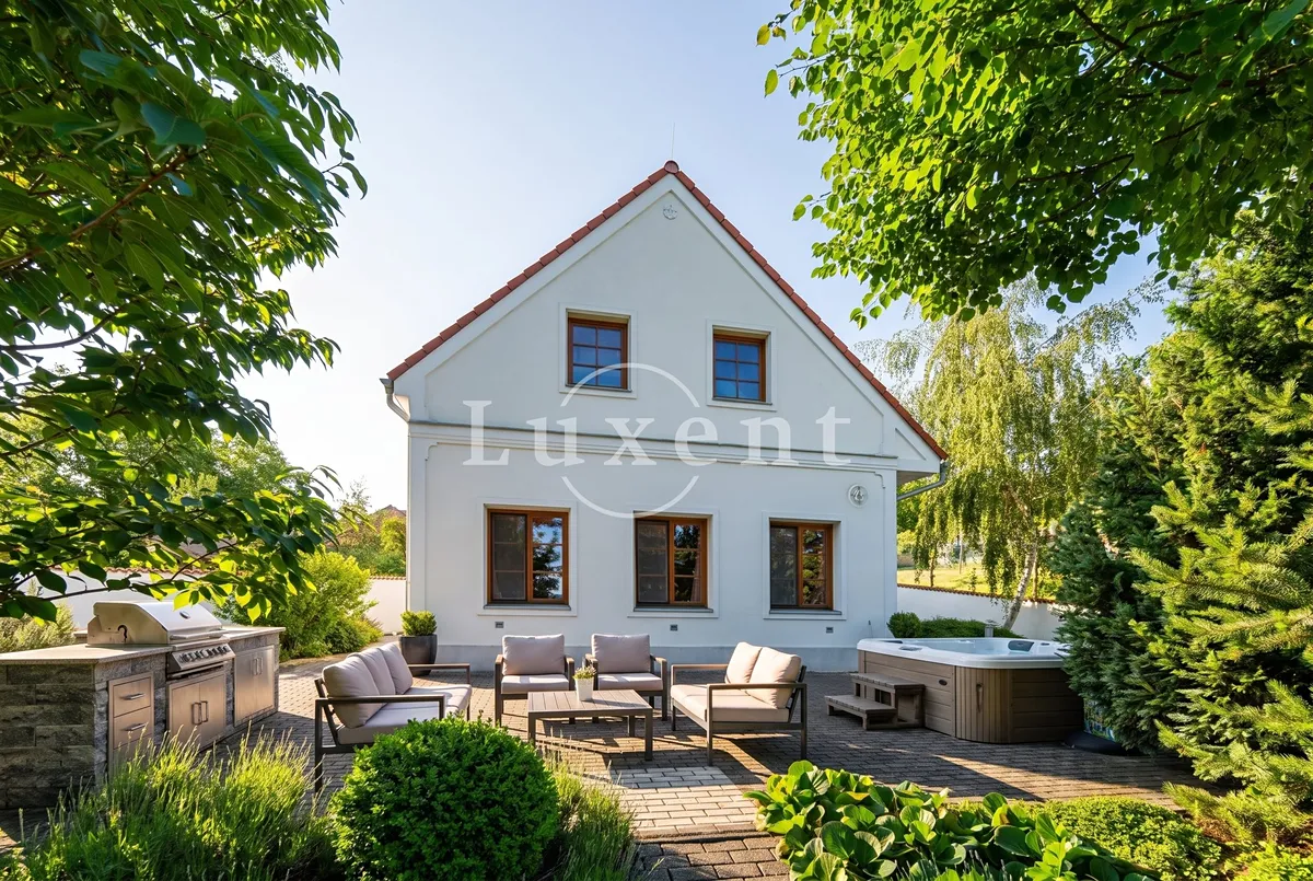 Prodej rodinného domu 580 m², pozemek 2913 m²
