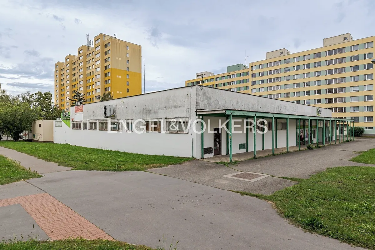 Pronájem skladového prostoru 1050 m²