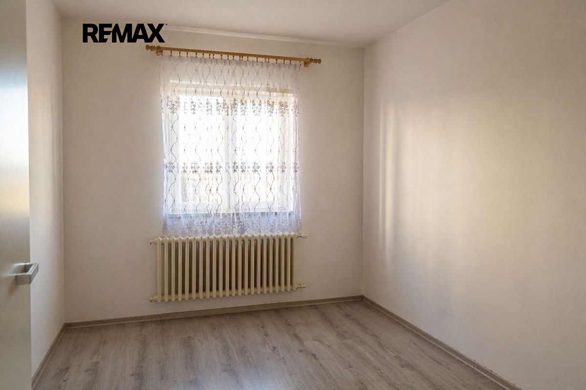 Prodej rodinného domu 275 m², pozemek 363 m² – fotografie 5