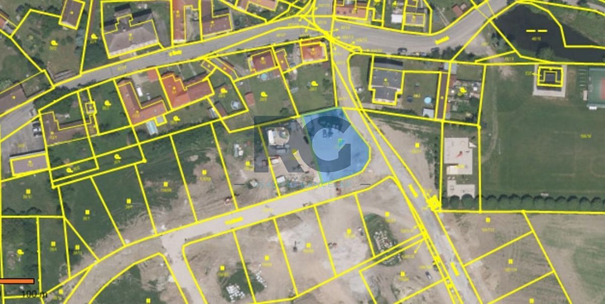 Prodej stavebního pozemku 911 m² – fotografie 2
