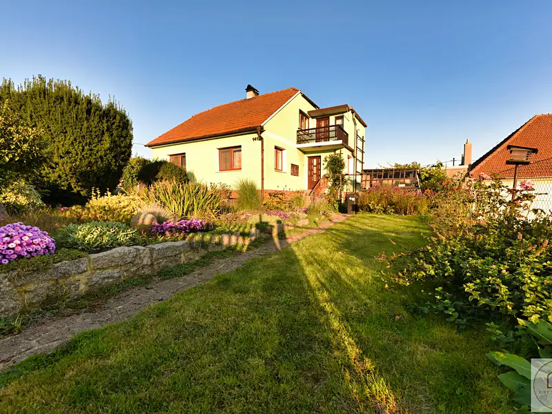 Prodej rodinného domu 240 m², pozemek 867 m², Černuc – náhled fotky 1