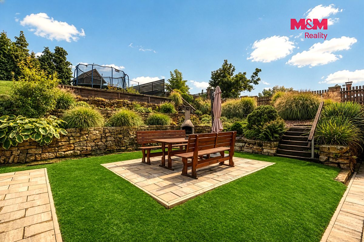 Prodej rodinného domu 168 m², pozemek 836 m² – fotografie 2