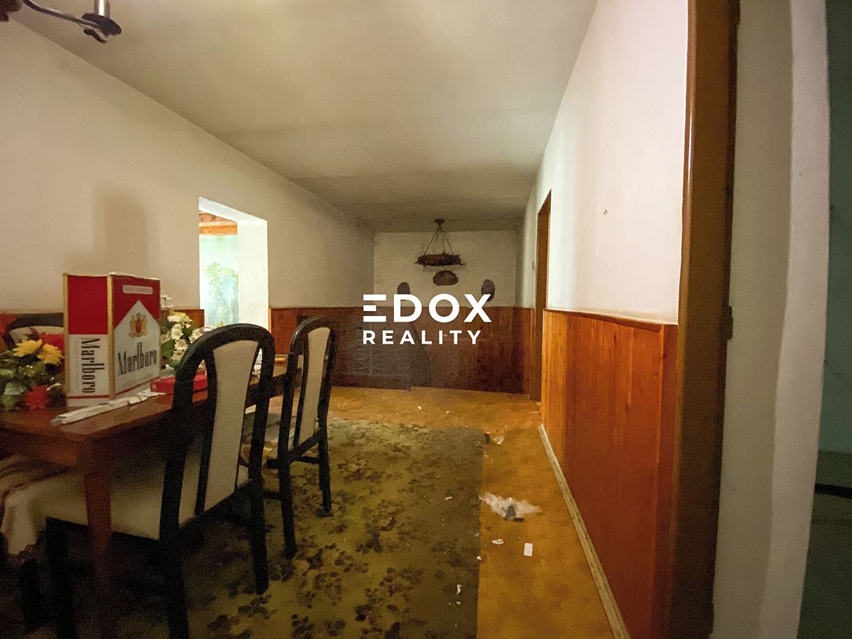Prodej rodinného domu 300 m², pozemek 2228 m² – fotografie 5