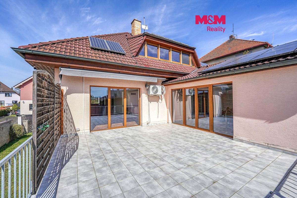 Prodej rodinného domu 271 m², pozemek 551 m²