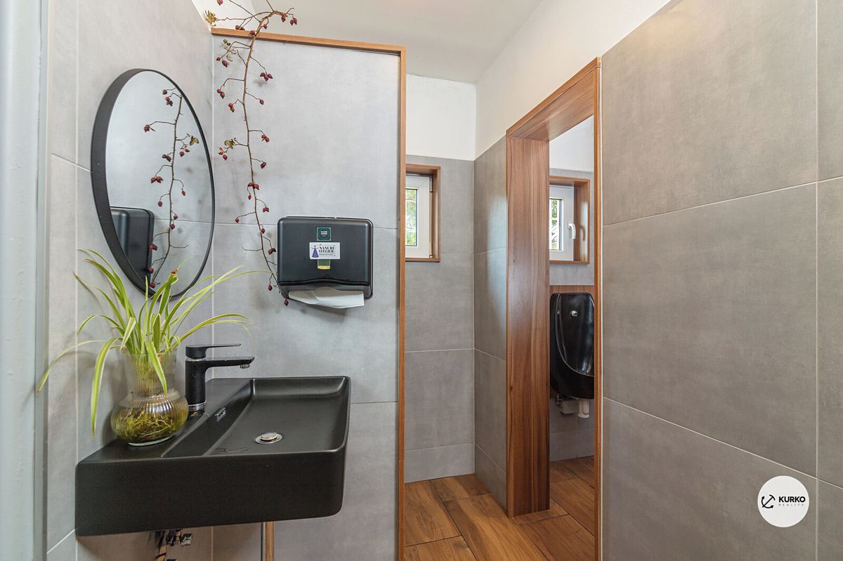 Prodej rodinného domu 305 m², pozemek 632 m² – fotografie 3