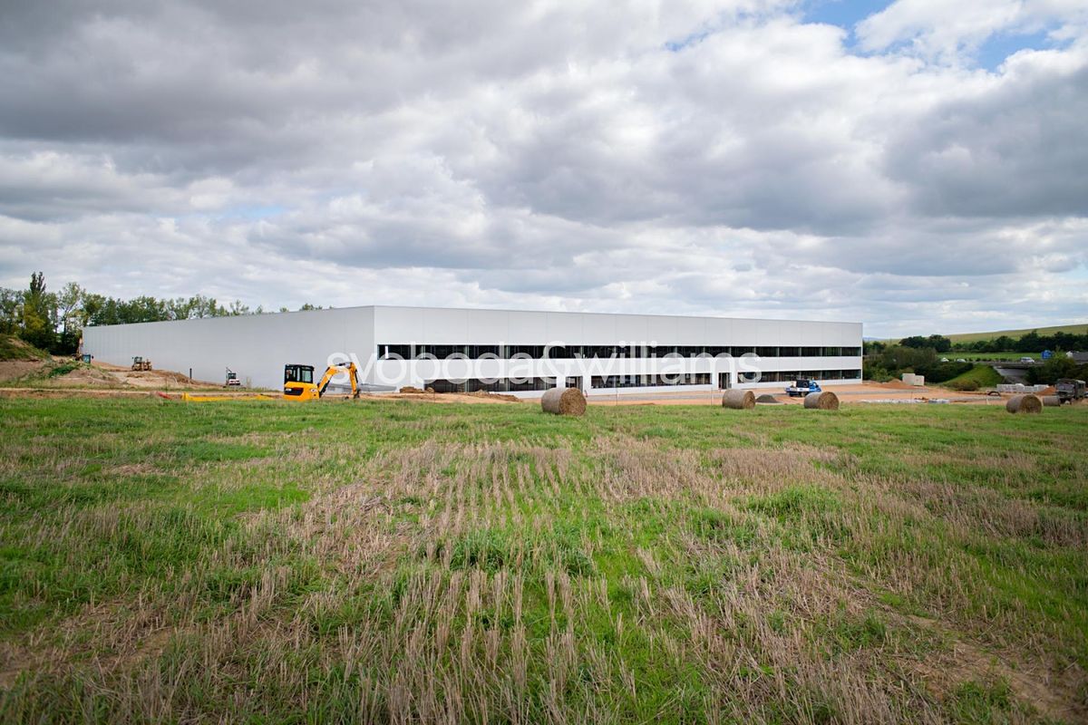 Pronájem skladového prostoru 13992 m² – fotografie 3