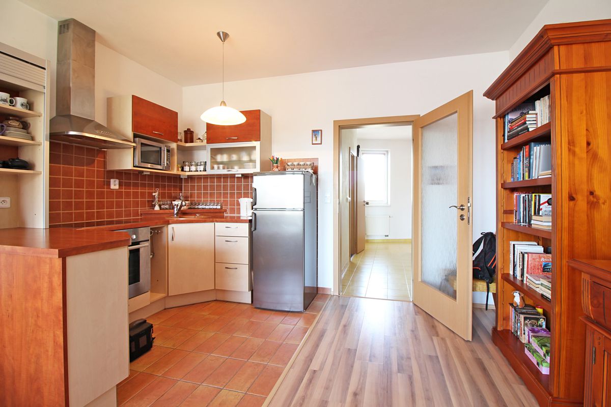 Pronájem bytu 1+kk 38 m² – fotografie 2