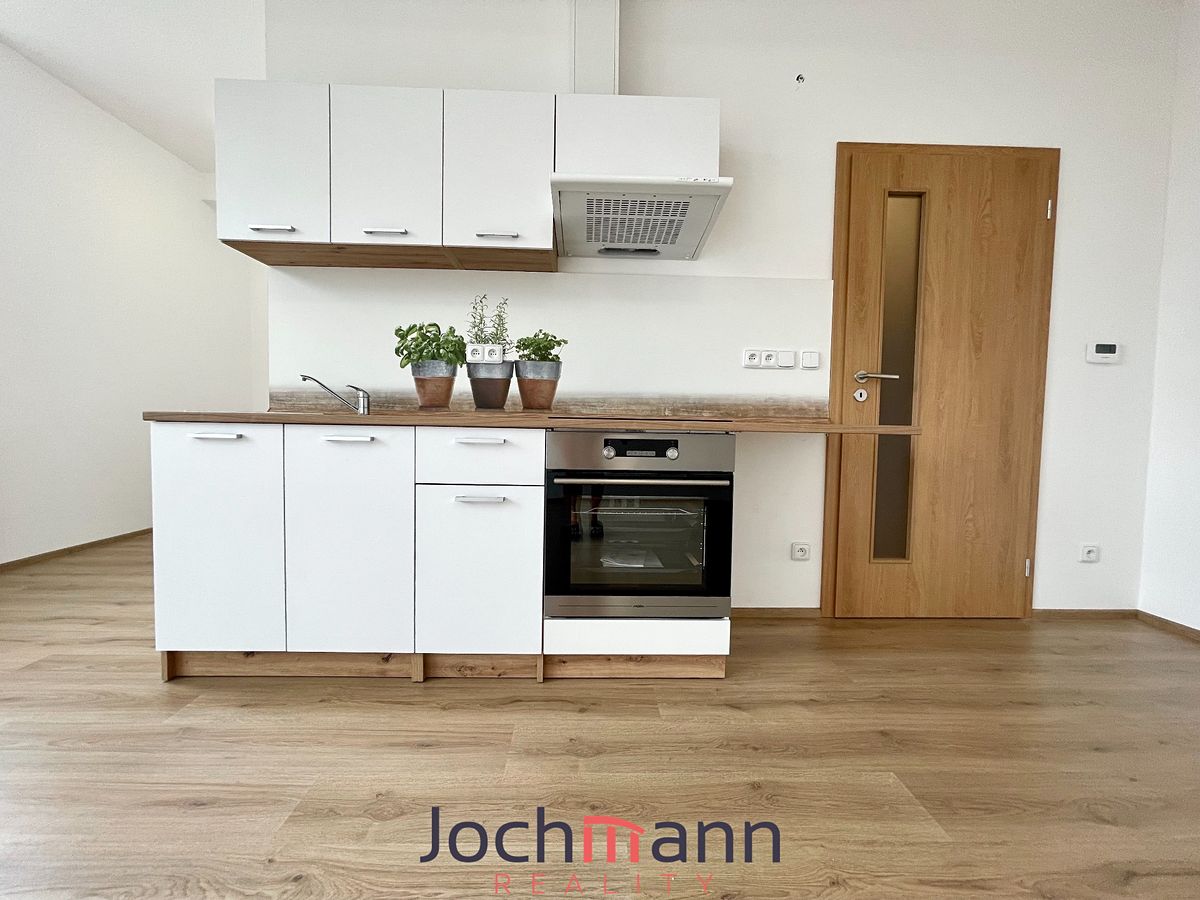 Pronájem bytu 1+kk 38 m² – fotografie 5