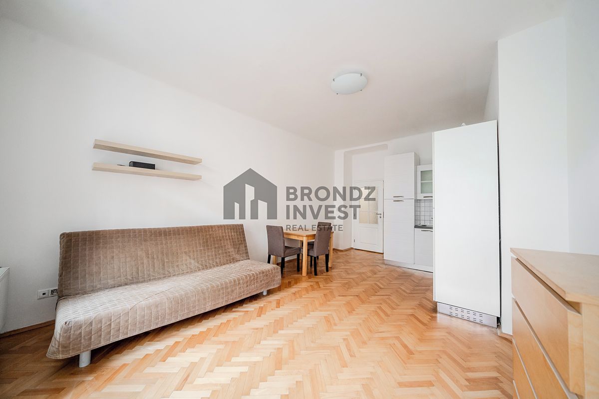 Pronájem bytu 2+kk 55 m² – fotografie 3
