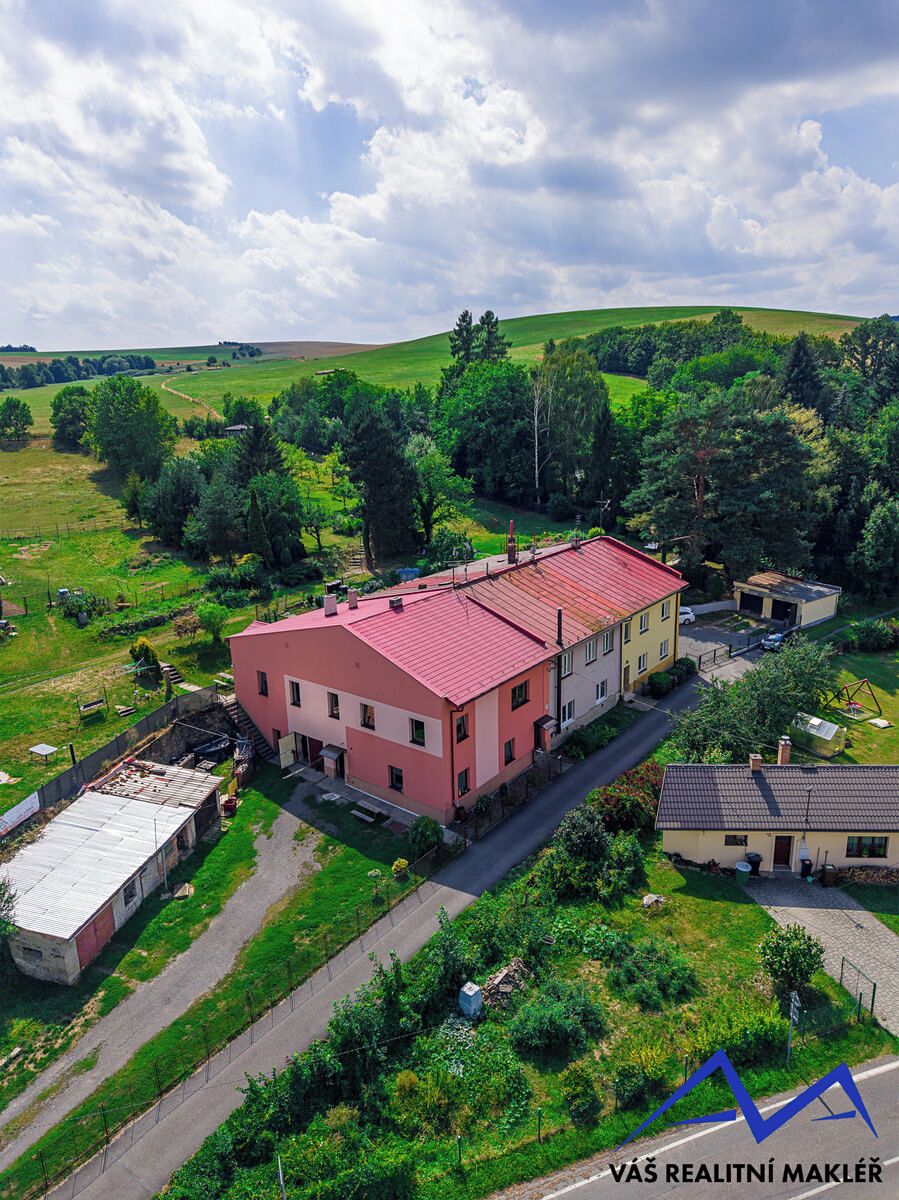 Prodej rodinného domu 242 m², pozemek 691 m²