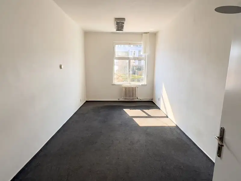 Pronájem kanceláře 18 m², Praha – náhled fotky 1