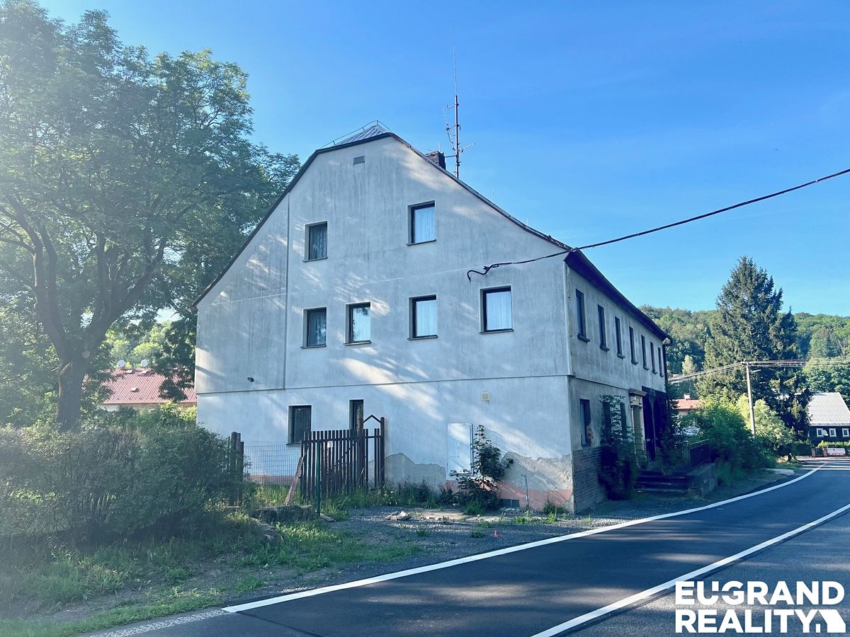 Prodej rodinného domu 450 m², pozemek 1175 m² – fotografie 3