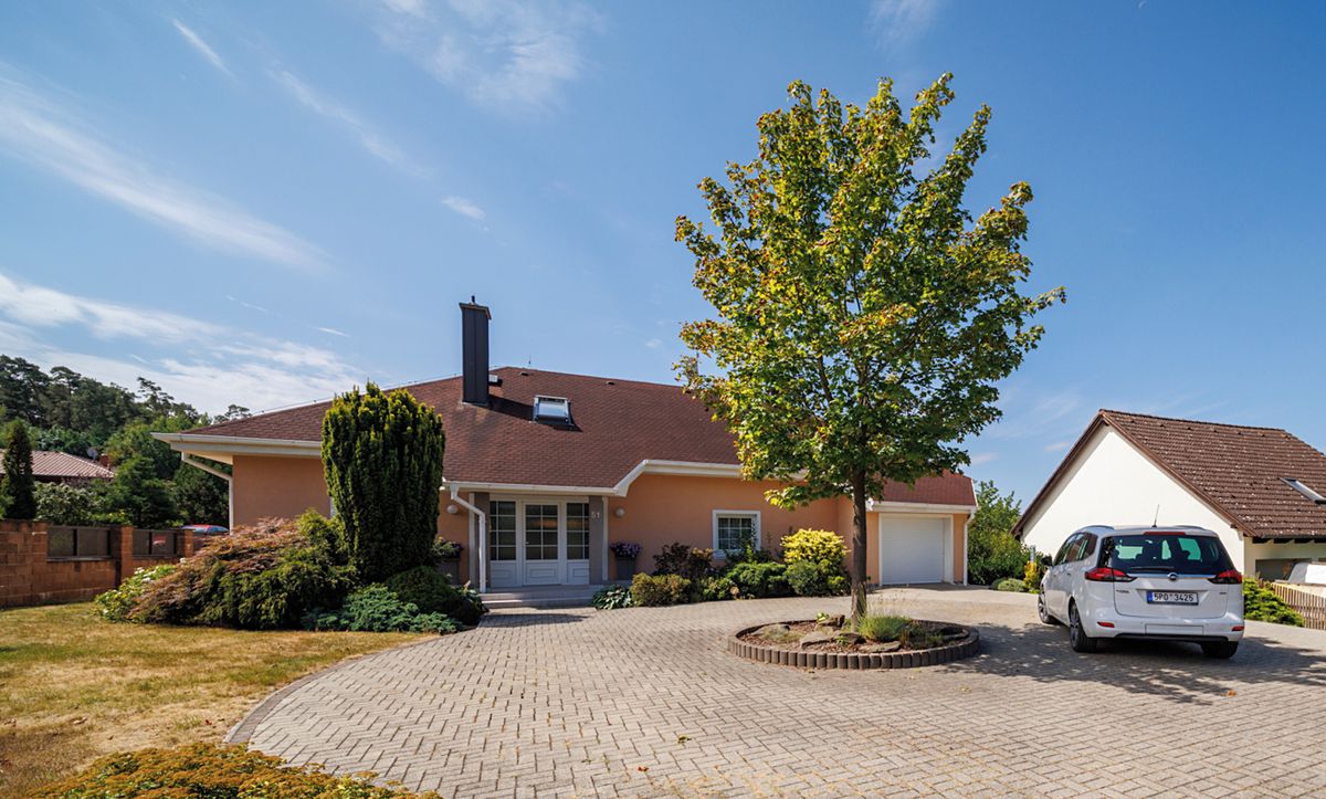 Prodej rodinného domu 300 m², pozemek 1491 m²