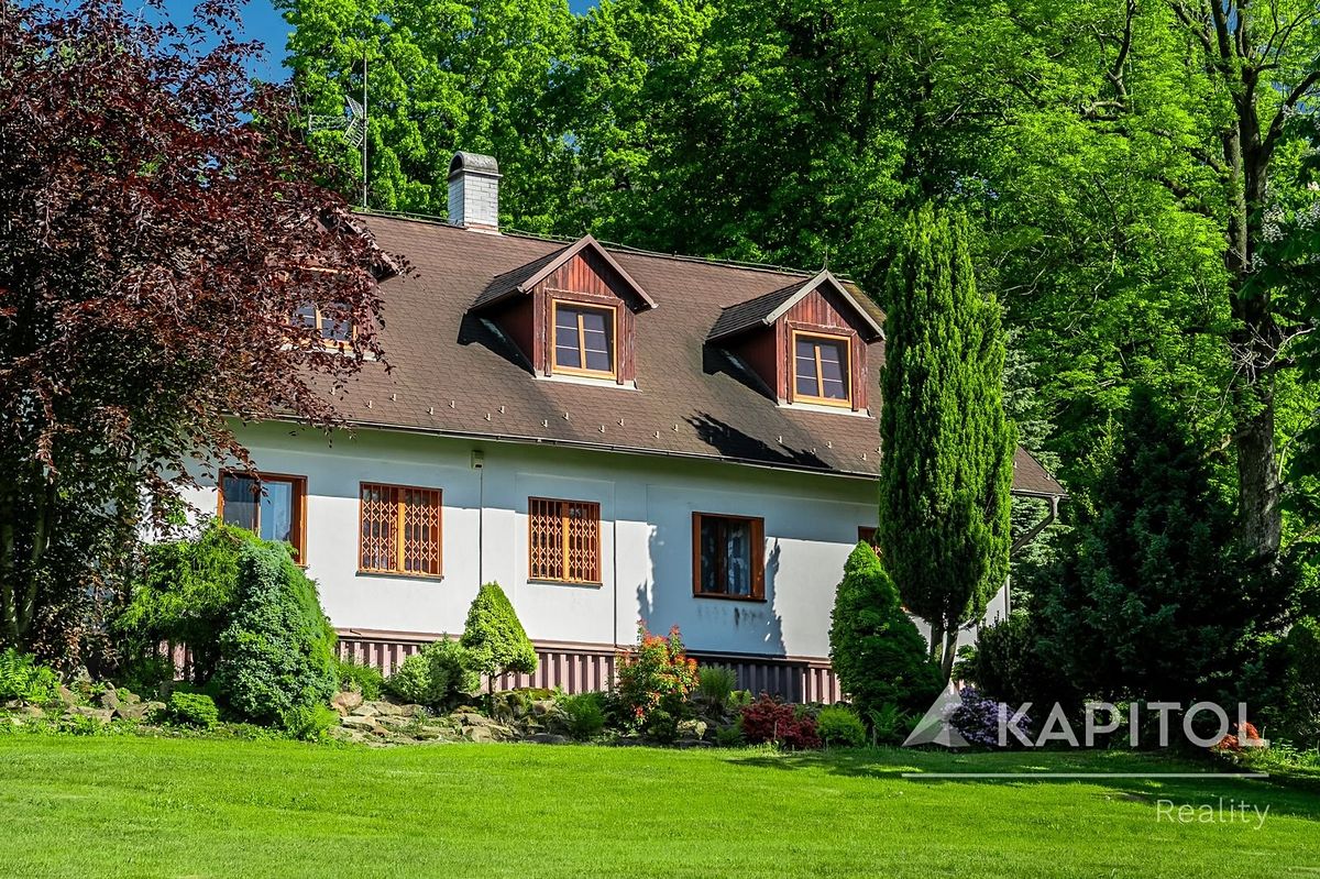 Prodej rodinného domu 299 m², pozemek 6350 m²